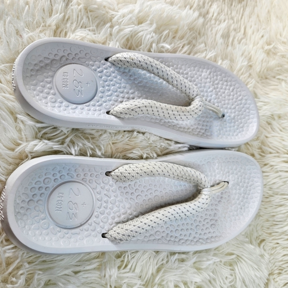 Allbirds Unisex Sugar Zeffer  2.83 KG CO2E Flip Flop Sandal White SIze 11